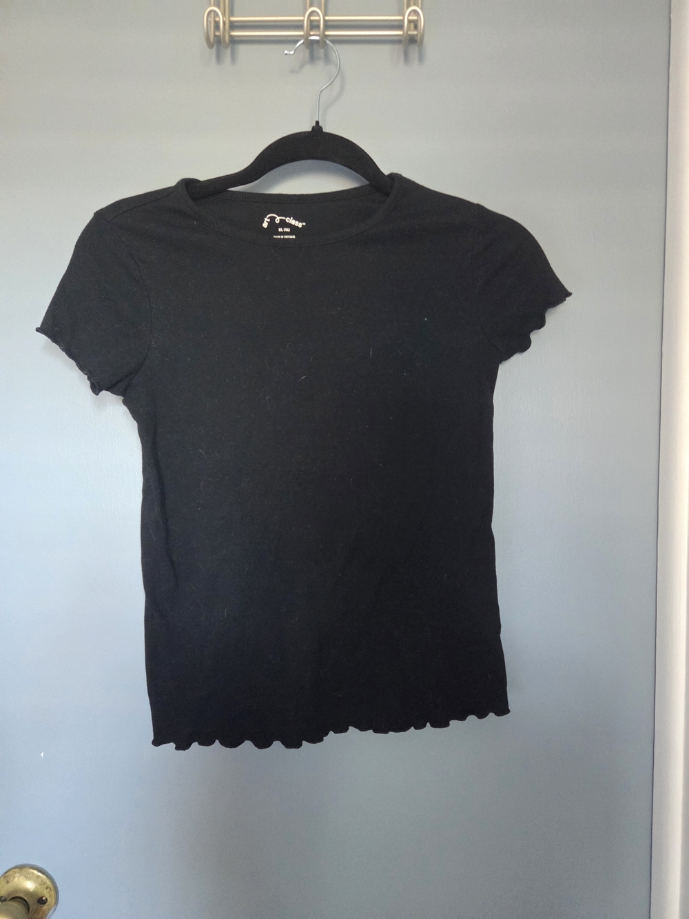 art class Black Short-Sleeve Lettuce-Edge Tee